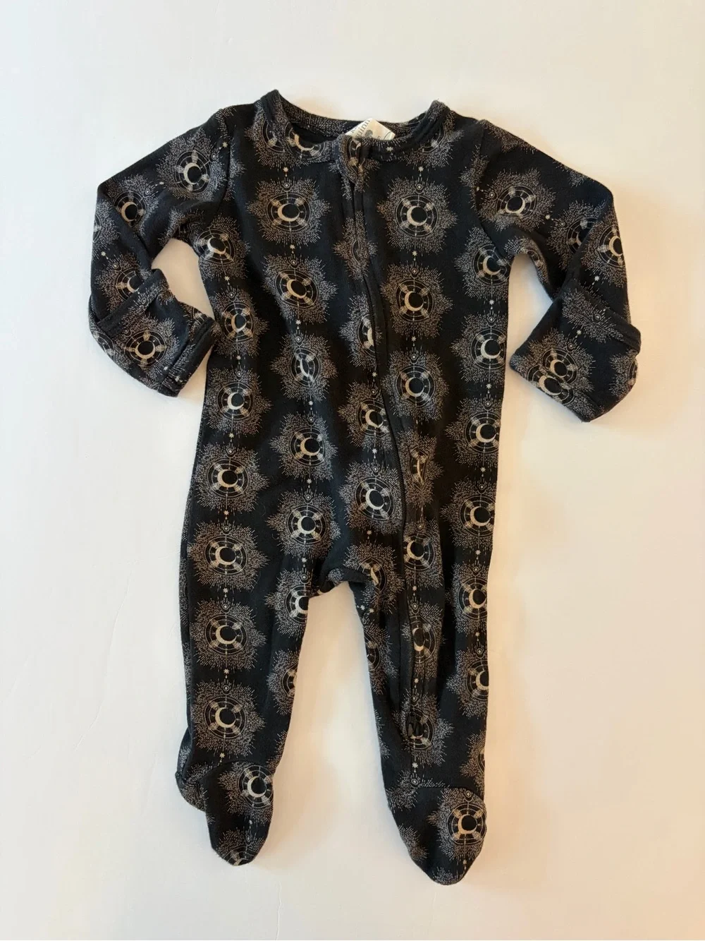 Kate Quinn Organic Baby Black Celestial Moon And Stars 2 Way Zippy Pajama 6-9 Mo